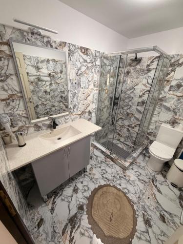 Koupelna v ubytování CASA DE VACANTA CLARA MARIA