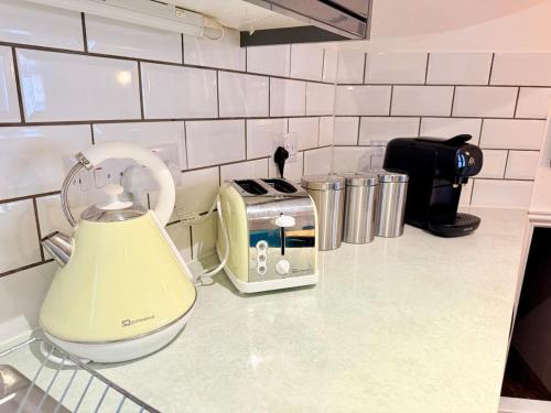 a kitchen counter with a blender and a toaster at Lorne House-Near Centre-Free Parking-Sleeps 8 in Bath