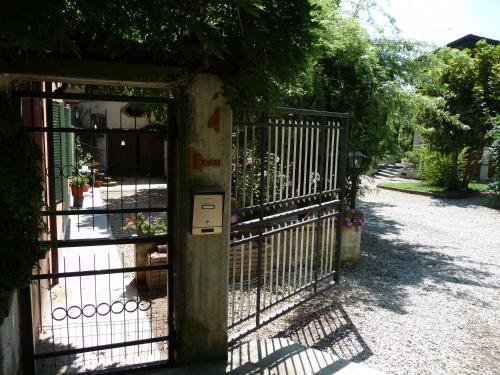 a gate to a house with a dog behind it at B&B Selisa in Bene Vagienna