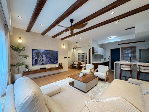 Televiisor ja/või meelelahutuskeskus majutusasutuses My Villa Noa - Direct Pool Access Staycation