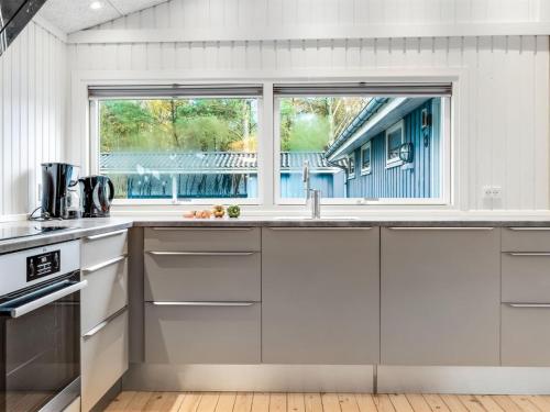 Kuchyň nebo kuchyňský kout v ubytování Holiday Home Alika - 300m from the sea by Interhome