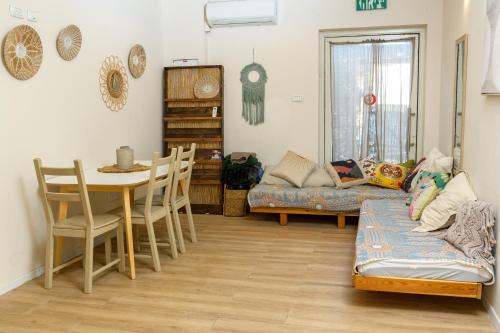 a living room with a couch and a table at Hippie House היפי האוס in Mitzpe Ramon