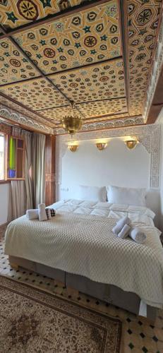 Postel nebo postele na pokoji v ubytování Riad Zellige Rahba