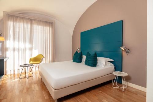 Postel nebo postele na pokoji v ubytování Hotel Piazza Bellini & Apartments