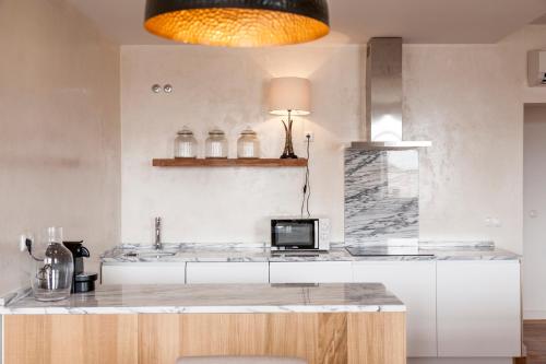 The Canary - Spacious Apartment at Downtown with Views
