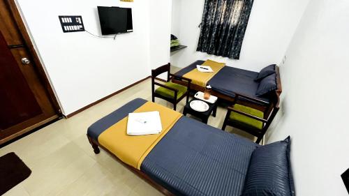 TV a/nebo společenská místnost v ubytování Le Beach Villa, Luxurious Stay Opposite Auroville Beach, ECR Road