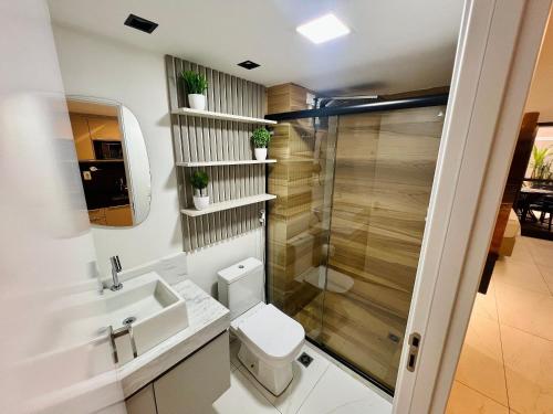 a bathroom with a toilet and a sink and a shower at Unity - Flat Premium à Beira-Mar em Cabo Branco in João Pessoa