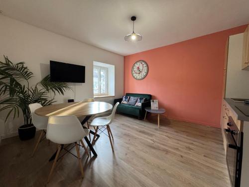 Functional apartment in center of Craponne