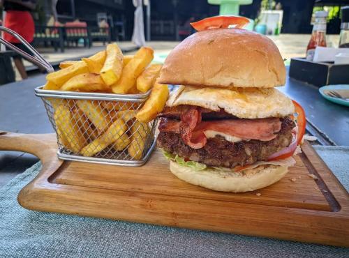 Φαγητό σε αυτό το ξενοδοχείο ή κάπου εκεί κοντά