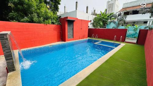 La pileta dentro o cerca de sky suite residency