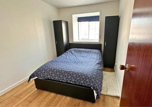 En eller flere senge i et værelse på Watford Flat Near London