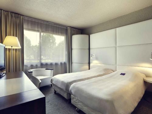 Ένα ή περισσότερα κρεβάτια σε δωμάτιο στο Mercure Brive