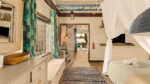 TV a/nebo společenská místnost v ubytování La Cabane du Pecheur