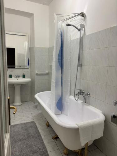 Ένα μπάνιο στο Casa Malvina