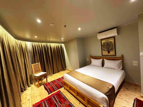 Afbeelding uit fotogalerij van Embrace 2 Nile Sailing Dahabiya -Luxor- Aswan- 4 Nights in Luxor