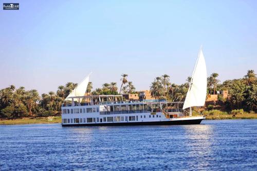 Afbeelding uit fotogalerij van Embrace 2 Nile Sailing Dahabiya -Luxor- Aswan- 4 Nights in Luxor