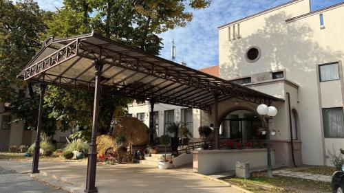 Foto dalla galleria di Miznah Hotels & Resorts a Bačka Topola