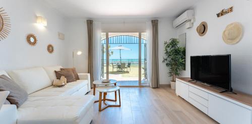 Dona Lola Sandra - Cozy beach front house with open sea views located in Calahonda only few minutes away from Marbella - Costa del sol CS111