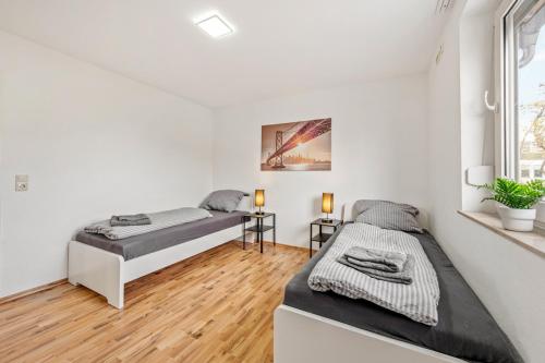 En eller flere senge i et værelse på GU03 Monteursunterkunft in Griesheim!