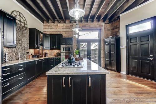 Kuchyň nebo kuchyňský kout v ubytování Dayton Loft close to DT Oregon UD