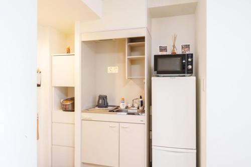 青葉邸-NIPPONBASHI Room 607-3 Min Walk to Kuromon Market 2BR South-Facing Family Residence