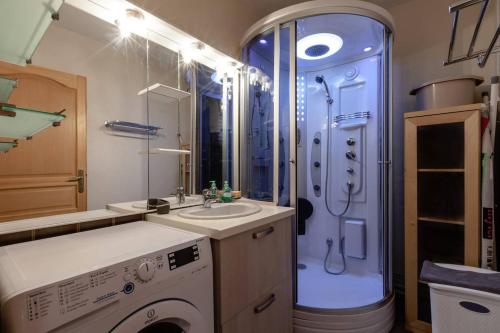 a bathroom with a washing machine and a shower at T3 avec terrasse plein sud au pied des télécabines in Briançon