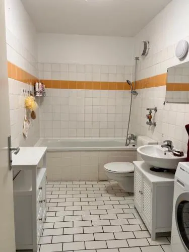 1 Zimmer mit Aussicht und 1 Zimmer mit Balkon in 4 Zimmer Wohnung, Szene, Parks und Top Lage photo 12