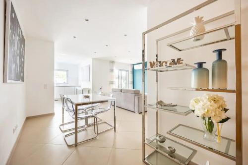 Brand New apartment, central w/pool and parking