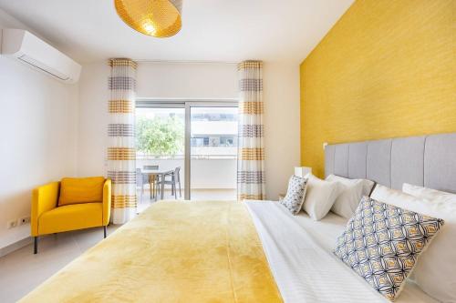 Brand New apartment, central w/pool and parking