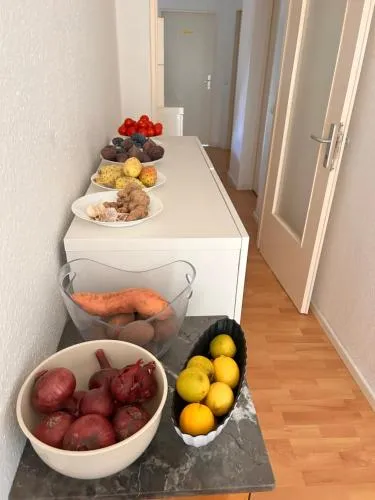 1 Zimmer mit Aussicht und 1 Zimmer mit Balkon in 4 Zimmer Wohnung, Szene, Parks und Top Lage photo 13