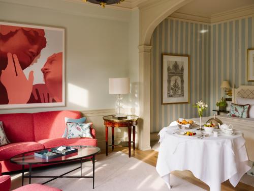 Jídlo v hotelu nebo okolí