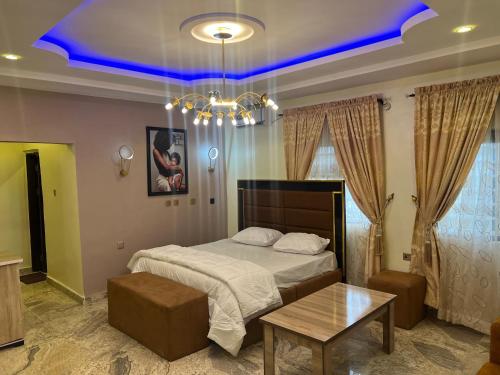 Postel nebo postele na pokoji v ubytování Gold royal