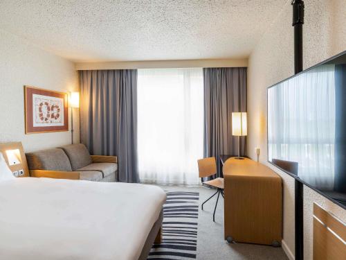 Μια τηλεόραση ή/και κέντρο ψυχαγωγίας στο Hôtel Novotel Valenciennes