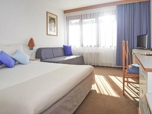 Postel nebo postele na pokoji v ubytování Novotel Poznań Malta