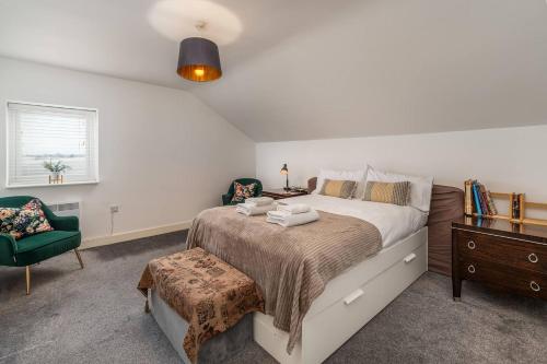 Postel nebo postele na pokoji v ubytování Pass the Keys Spacious and Quiet Flat in Aylesbury