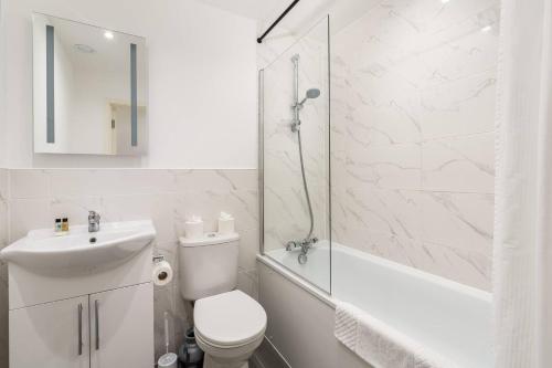 Koupelna v ubytování Pass the Keys Spacious and Quiet Flat in Aylesbury