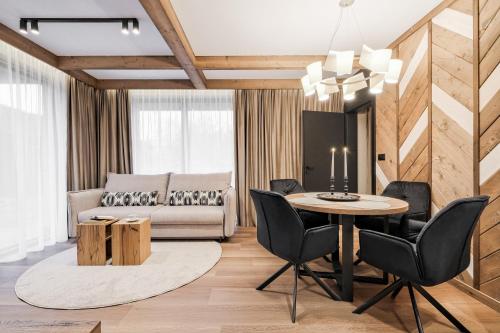 Χώρος καθιστικού στο Aparthotel Białka SKI, Odkryj-Bialke