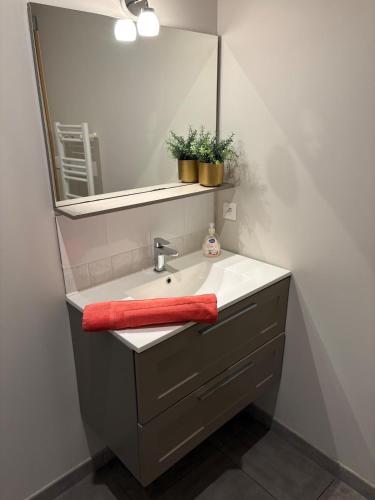 Fotografie z fotogalerie ubytování Les Glaneuses gîte Côté cour centre-bourg à 3 min du Puy duFou v destinaci Les Épesses