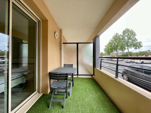 Μπαλκόνι ή βεράντα στο Appartement vue sur la Mayenne