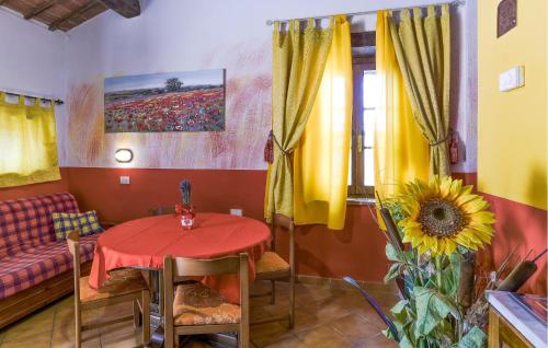 a living room with a table and a couch at Svasso Maggiore in Pucciarelli