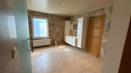 a room with a kitchen with a door and a window at Baobab - Villa - Jardin in Saint-Ghislain