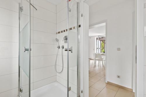 Et badeværelse på GU02 Wohnung mit Terrasse in Griesheim!