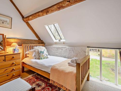 En eller flere senge i et værelse på 3 Bed in Stratford-upon-Avon 54081