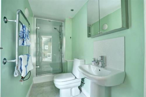 Phòng tắm tại Castle Green Cottage