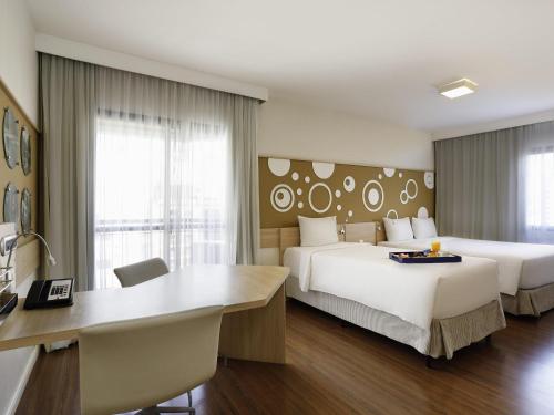 Postel nebo postele na pokoji v ubytování Mercure Sao Paulo Alamedas