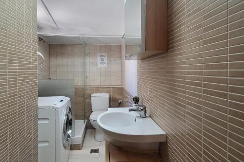 Koupelna v ubytování George's Poet Maisonette