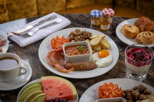 Jídlo v hotelu nebo okolí