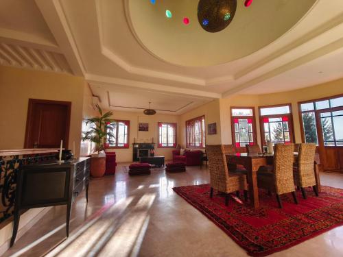 Posezení v ubytování Domaine du souffle d Amaia