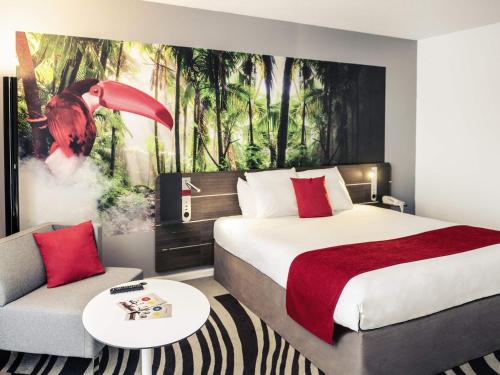 Ένα ή περισσότερα κρεβάτια σε δωμάτιο στο Novotel Lyon Gerland Musée des Confluences