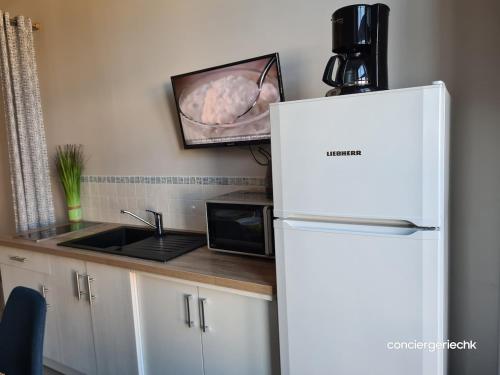 Kuchyň nebo kuchyňský kout v ubytování Les Glaneuses le Studio centre-bourg à 3 min du Puy duFou